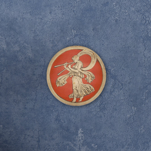 Mänade, bemalte Skulptur aus Terrakotta