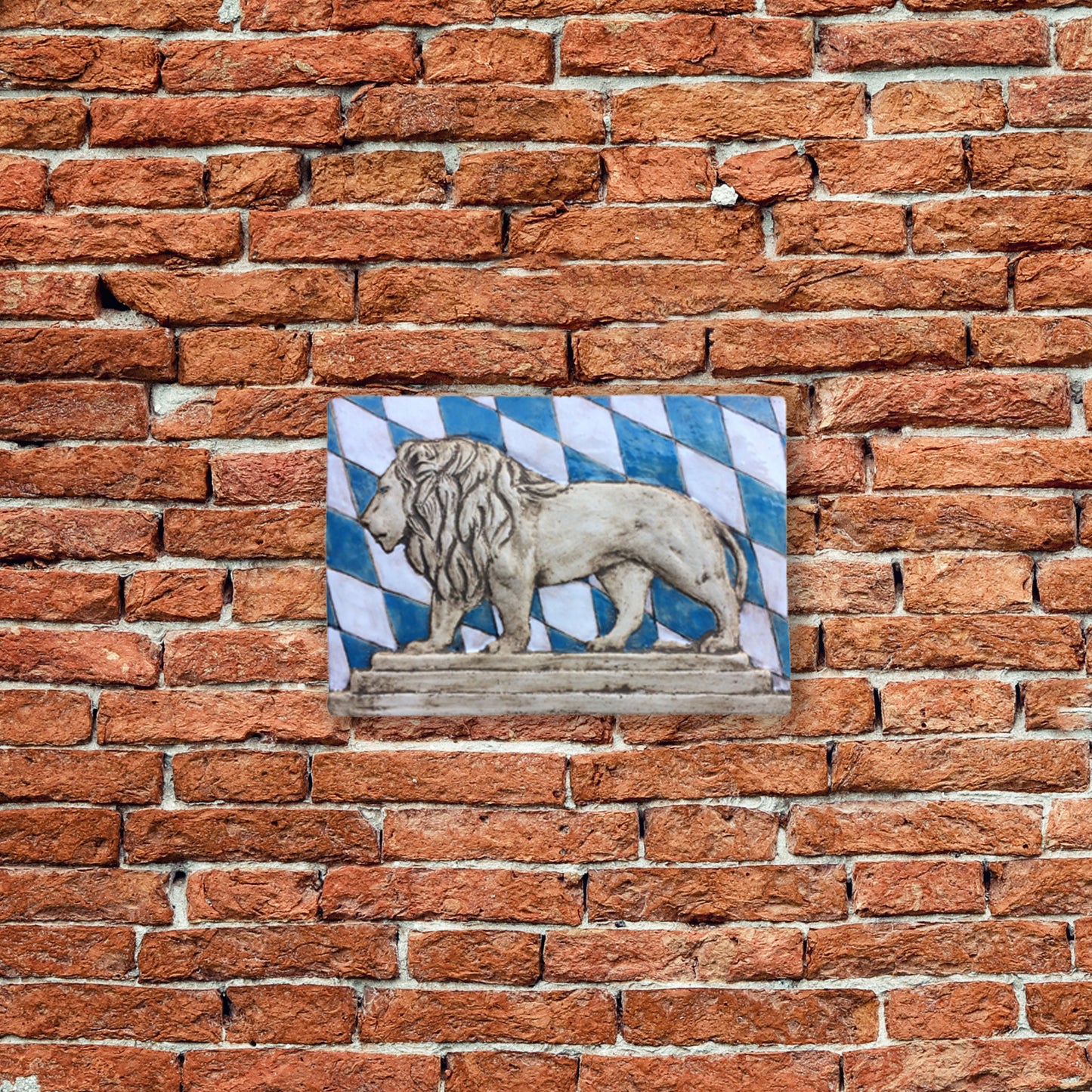 Der Bayerischer Löwe, bemalte Skulptur aus Keramik
