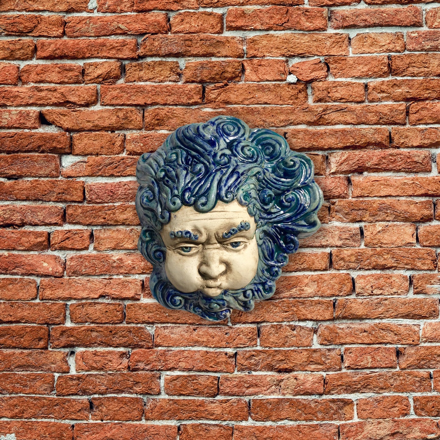 Aeolus, Gott der Winde. Bemalte Skulptur aus Keramik