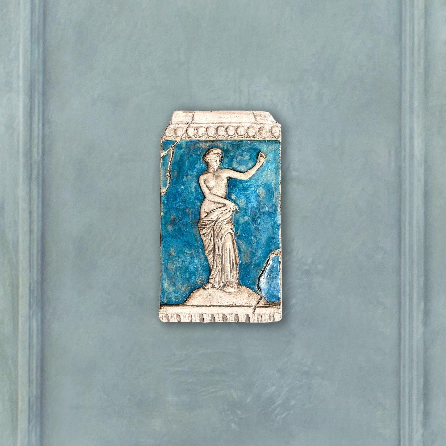 Venus, bemalte Skulptur aus Keramik
