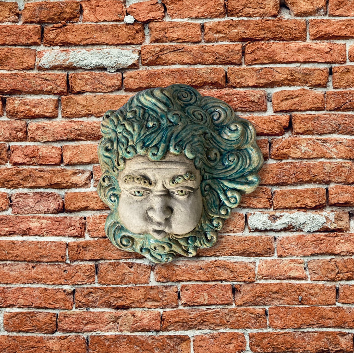 Aeolus, Gott der Winde. Bemalte Skulptur aus Keramik
