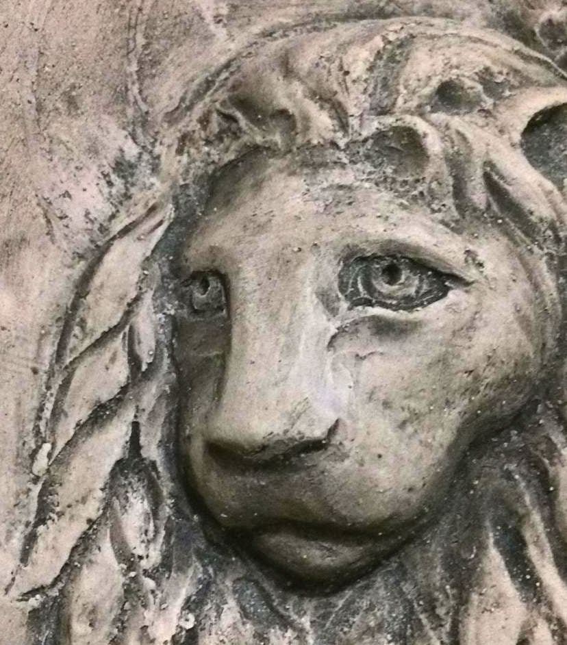 Größer Gehender Markuslöwe aus Terrakotta