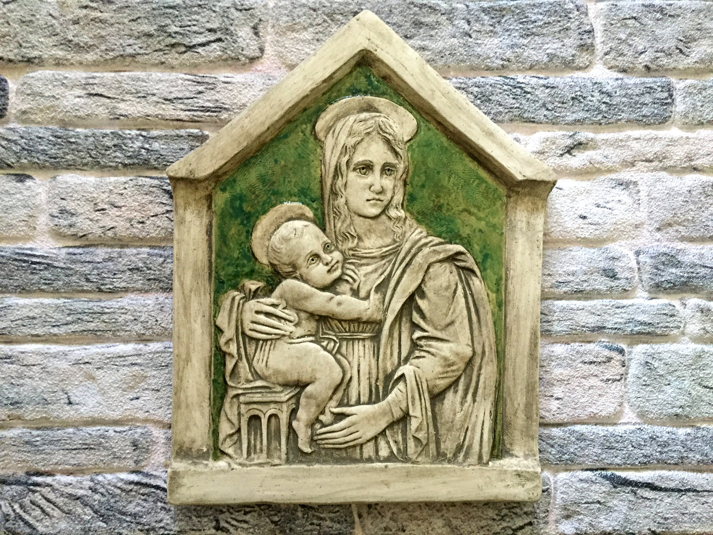 Maria Lactans - Stillende Maria, Skulptur aus bemalter Keramik